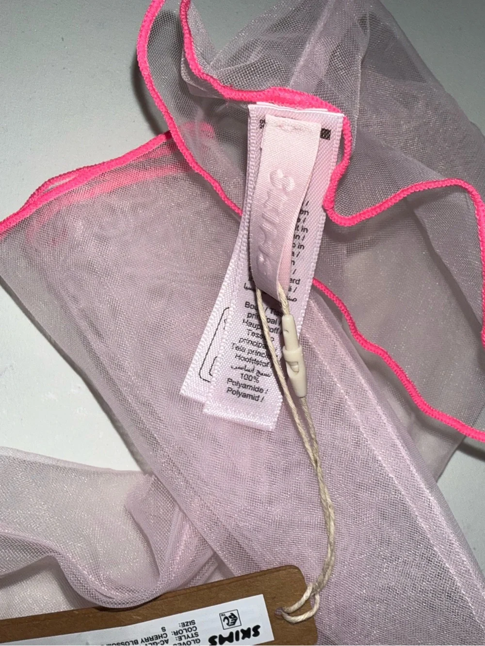 NWT SKIMS TULLE GLOVES IN CHERRY BLOSSOM CONTRAST
